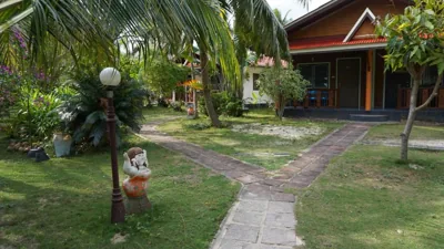 Bungalow con vistas al jardín — First Villa Beach Resort